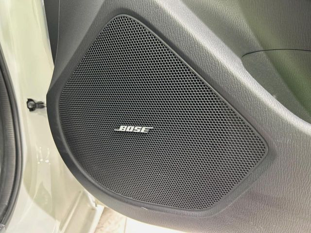 �yBOSE�T�E���h�V�X�e���z���[�J�[�I�v�V�����̍��i�ʃT�E���h�V�X�e���𓋍ځB��p�̃`���[�j���O���{���ꂽ�召�l�X�ȃX�s�[�J�[����ǎ��ȃT�E���h���t�ł��A�Տꊴ���ӂ�鉹����Ԃ����o���܂��B