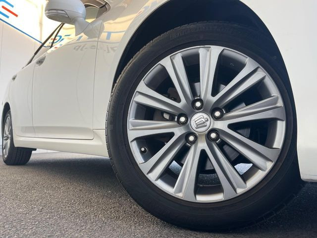 �y����17�C���`�A���~�z�C�[���z�O�ςɃ}�b�`���������A���~�z�C�[���𑕒����Ă���܂��B�e��ЊO�A���~�z�C�[����A�X�^�b�h���X�^�C�����戵�����Ă���܂��B���񂲑��k����������