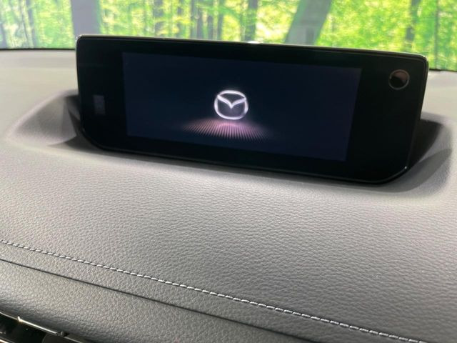 �y8�C���`�}�c�_�R�l�N�g�z�ԓ��̕��͋C�Ƀ}�b�`������^�̃f�B�X�v���C�B�X�}�z�ڑ��ł̃i�r�g�p��Bluetooth�Đ����A�l�X�ȋ@�\���y���߂܂��B�����I�ȃ_�C�������삪�\�ŁA�g��������ǍD�ł��B