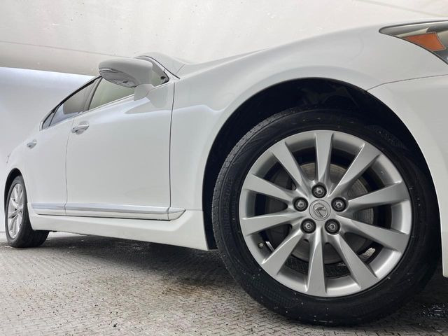 �y����18�C���`�A���~�z�C�[���z�O�ςɃ}�b�`���������A���~�z�C�[���𑕒����Ă���܂��B�e��ЊO�A���~�z�C�[����A�X�^�b�h���X�^�C�����戵�����Ă���܂��B���񂲑��k����������