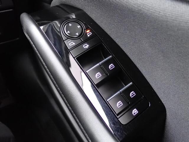 �d���i�[���h�A�~���[�E�p���[�E�B���h�E�������Ă��܂��B