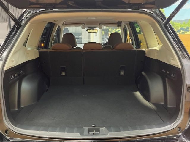 ���i�̂���������ʋ΁A���}���ɏ\���ȉ׎��X�y�[�X���m�ۂ��Ă���܂��B�Z�J���h�V�[�g��|���ƁA�傫�ȉו��̐ύڂ��\�ł���