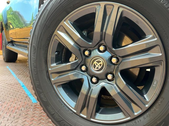 �y����17�C���`�A���~�z�C�[���z�O�ςɃ}�b�`���������A���~�z�C�[���𑕒����Ă���܂��B�e��ЊO�A���~�z�C�[����A�X�^�b�h���X�^�C�����戵�����Ă���܂��B���񂲑��k����������