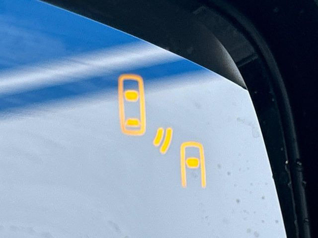 �y�����r�[�N���f�B�e�B�N�V�����z���s���A�h�A�~���[�̎��p�ɂȂ�₷���ӏ��Ɍ㑱�Ԃ��ڋ߂���ƃT�C�h�~���[�t�߂Ɍx����\���A�h���C�o�[�ɒ��ӊ��N�ƁA����̍ۂ̓n���h��������A�V�X�g�����܂��B