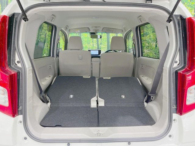 ���i�̂���������ʋ΁A���}���ɏ\���ȉ׎��X�y�[�X���m�ۂ��Ă���܂��B�Z�J���h�V�[�g��|���ƁA�傫�ȉו��̐ύڂ��\�ł���