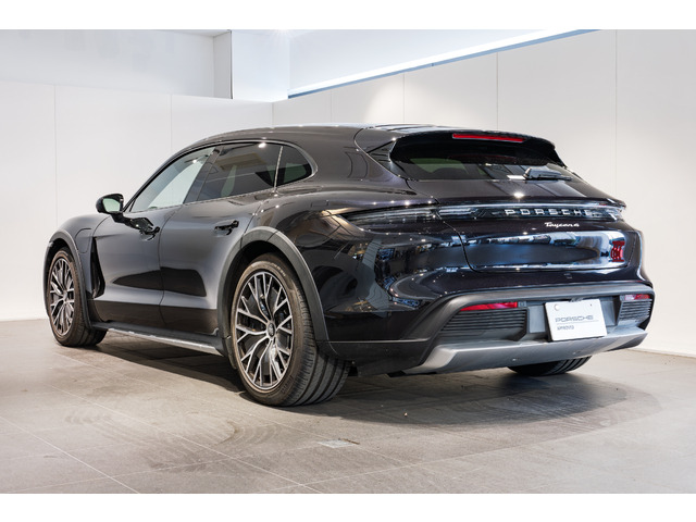 タイカンクロスツーリスモ4 4+1シート 4WD