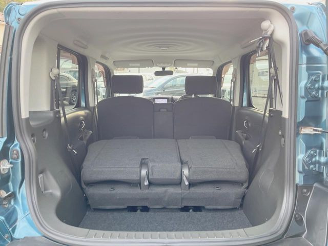 ���i�̂���������ʋ΁A���}���ɏ\���ȉ׎��X�y�[�X���m�ۂ��Ă���܂��B�Z�J���h�V�[�g��|���ƁA�傫�ȉו��̐ύڂ��\�ł���