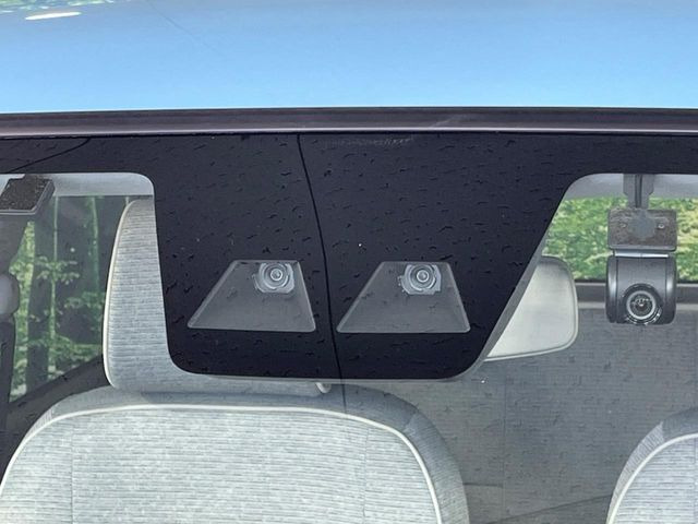 �y�X�}�[�g�A�V�X�g�z���s���ɑO���̎ԗ�����F�����A�Փ˂������Ȏ��͌x��ƃu���[�L�ŏՓˉ���Ɣ�Q�y�����A�V�X�g�B�����S�Ƀh���C�u�����y���݂��������܂��B