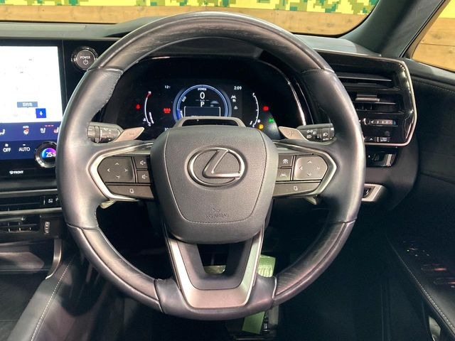 ステアリングも使用感が少なく、きれいな状態となっております♪