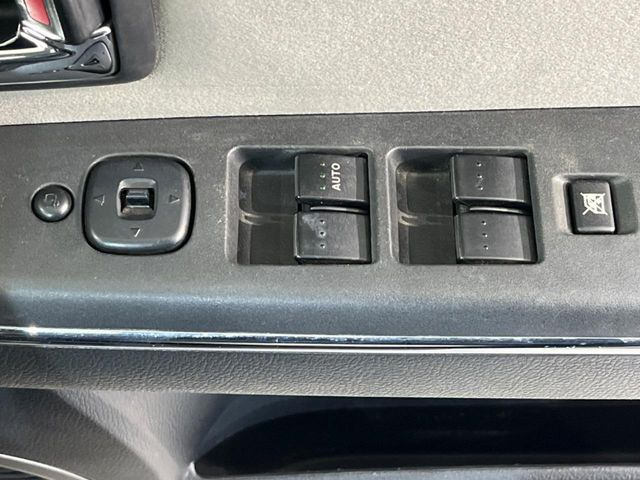 �y�d���i�[�~���[�z�T�C�h�~���[�͓d���i�[���ƂȂ��Ă���A�������ԏ�ł��L�Y�������X�N��}�����܂��B