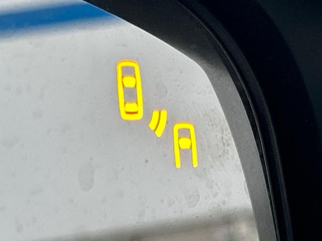 �y�����r�[�N���f�B�e�B�N�V�����z���s���A�h�A�~���[�̎��p�ɂȂ�₷���ӏ��Ɍ㑱�Ԃ��ڋ߂���ƃT�C�h�~���[�t�߂Ɍx����\���A�h���C�o�[�ɒ��ӊ��N�ƁA����̍ۂ̓n���h��������A�V�X�g�����܂��B