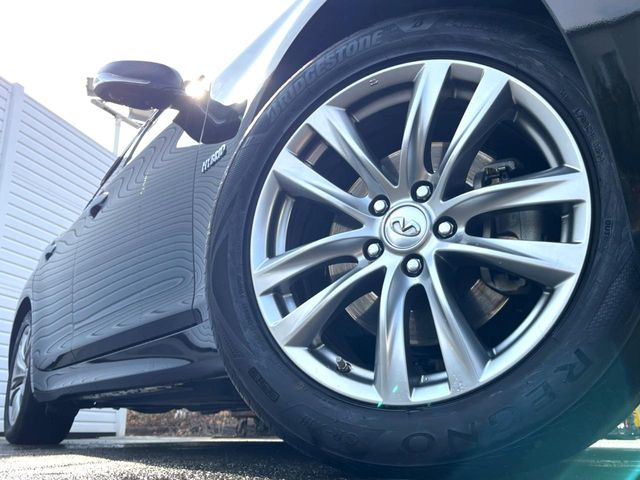 �y����18�C���`�A���~�z�C�[���z�O�ςɃ}�b�`���������A���~�z�C�[���𑕒����Ă���܂��B�e��ЊO�A���~�z�C�[����A�X�^�b�h���X�^�C�����戵�����Ă���܂��B���񂲑��k����������