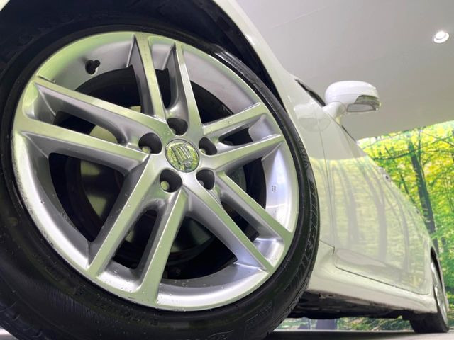 �y����18�C���`�A���~�z�C�[���z�O�ςɃ}�b�`���������A���~�z�C�[���𑕒����Ă���܂��B�e��ЊO�A���~�z�C�[����A�X�^�b�h���X�^�C�����戵�����Ă���܂��B���񂲑��k����������