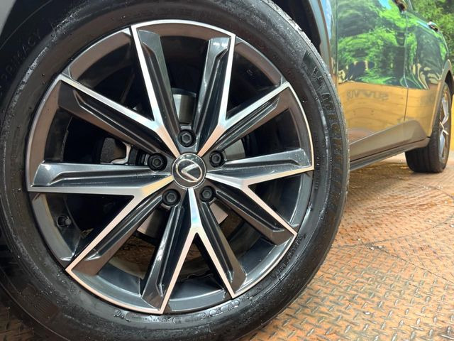 【純正19インチアルミホイール】外観にマッチした純正アルミホイールを装着しております。各種社外アルミホイールや、スタッドレスタイヤも取扱いしております。是非ご相談ください♪