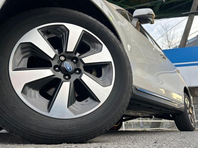 �y����17�C���`�A���~�z�C�[���z�O�ςɃ}�b�`���������A���~�z�C�[���𑕒����Ă���܂��B�e��ЊO�A���~�z�C�[����A�X�^�b�h���X�^�C�����戵�����Ă���܂��B���񂲑��k����������