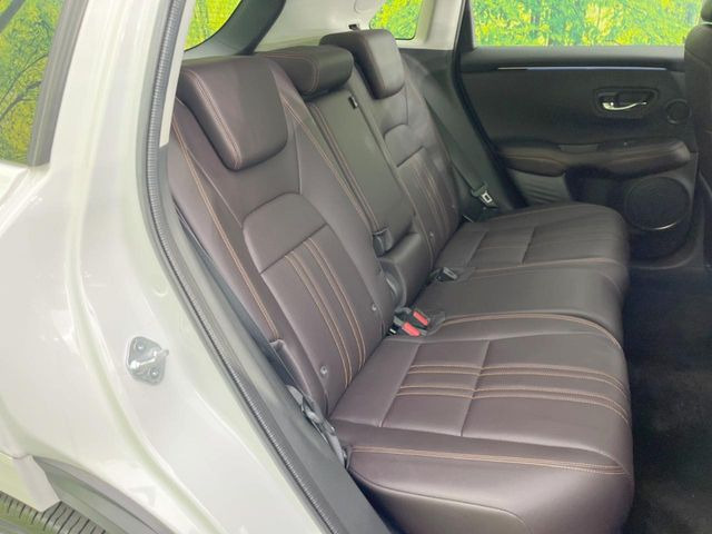 後部座席も気になるようなキズ・汚れやへたり等、大きなダメージはなく、良好な状態です。