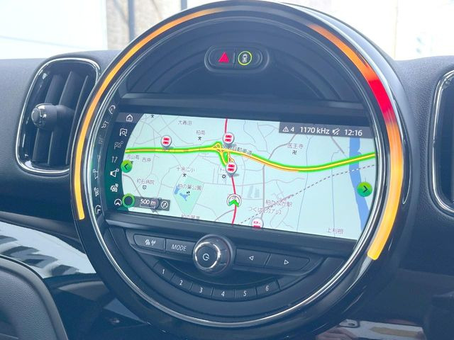 ��MINI�����i�r:��̊��̂���i�r�́A����������ԓ������o���Ă���܂��BBluetooth�Đ��ȂǃI�[�f�B�I�@�\���[�����Ă���܂��̂ŁA�^�]�����y���߂܂���