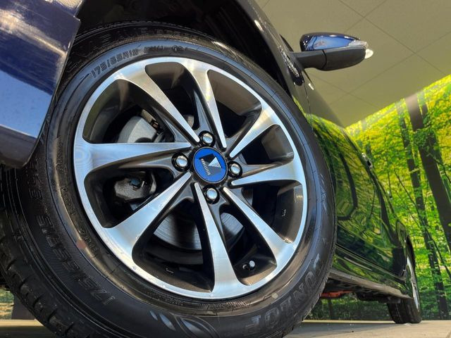 �y���f���X�^15�C���`�A���~�z�C�[���z�����I�v�V�����z�C�[���𑕒��B���s���\�̌���ɉ����A�O�ς����X�^�C���b�V���ɂȂ��Ă��܂��B