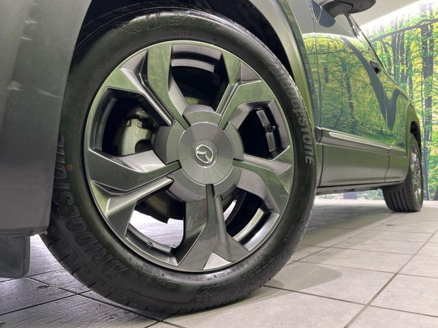 �y����18�C���`�A���~�z�C�[���z�O�ςɃ}�b�`���������A���~�z�C�[���𑕒����Ă���܂��B�e��ЊO�A���~�z�C�[����A�X�^�b�h���X�^�C�����戵�����Ă���܂��B���񂲑��k����������