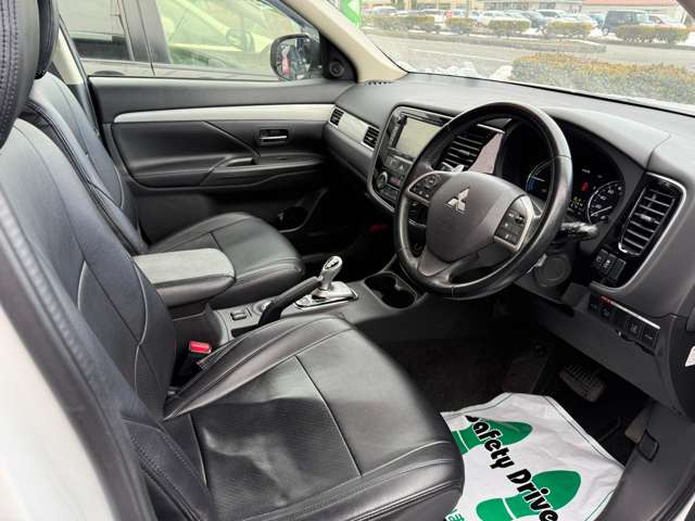 �V�[�g�͐G��S�n�A����S�n�Ƃ��ɏ㎿�Ȏd�オ��B�����ւ̒������h���C�u�ł����ɂ����A���K�ȃh���C�u���y���߂܂��B