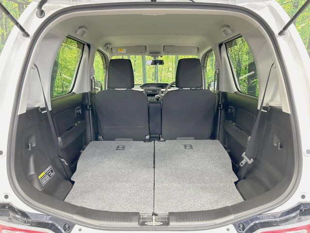 ���i�̂���������ʋ΁A���}���ɏ\���ȉ׎��X�y�[�X���m�ۂ��Ă���܂��B�Z�J���h�V�[�g��|���ƁA�傫�ȉו��̐ύڂ��\�ł���