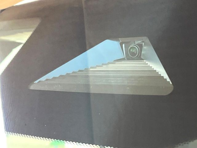 �y�z���_�Z���V���O�z���s���ɑO���̎ԗ�����F�����A�Փ˂������Ȏ��͌x��ƃu���[�L�ŏՓˉ���Ɣ�Q�y�����A�V�X�g�B�����S�Ƀh���C�u�����y���݂��������܂��B