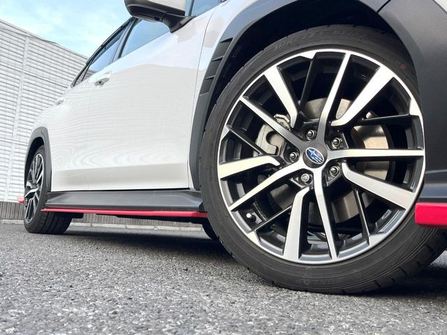 �y����18�C���`�A���~�z�C�[���z�O�ςɃ}�b�`���������A���~�z�C�[���𑕒����Ă���܂��B�e��ЊO�A���~�z�C�[����A�X�^�b�h���X�^�C�����戵�����Ă���܂��B���񂲑��k����������