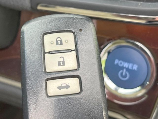 �y�X�}�[�g�L�[�z�J�o����|�P�b�g�ɓ��ꂽ�܂܂ł��h�A�̎{���E�������\�ȃX�}�[�g�L�[�𑕔��B�G���W���̃I���E�I�t�����J�M�����o���K�v����������Ƃ��Ă��֗��ł���