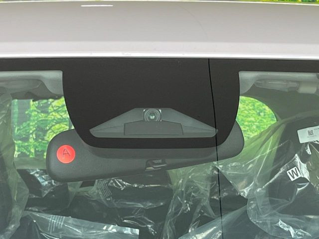 �y�z���_�Z���V���O�z���s���ɑO���̎ԗ�����F�����A�Փ˂������Ȏ��͌x��ƃu���[�L�ŏՓˉ���Ɣ�Q�y�����A�V�X�g�B�����S�Ƀh���C�u�����y���݂��������܂��B