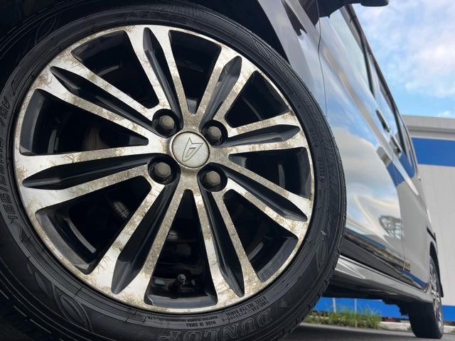 �y����15�C���`�A���~�z�C�[���z�O�ςɃ}�b�`���������A���~�z�C�[���𑕒����Ă���܂��B�e��ЊO�A���~�z�C�[����A�X�^�b�h���X�^�C�����戵�����Ă���܂��B���񂲑��k����������