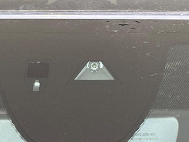 �yi-ACTIVESENSE�z���s���ɑO���̎ԗ�����F�����A�Փ˂������Ȏ��͌x��ƃu���[�L�ŏՓˉ���Ɣ�Q�y�����A�V�X�g�B�����S�Ƀh���C�u�����y���݂��������܂��B