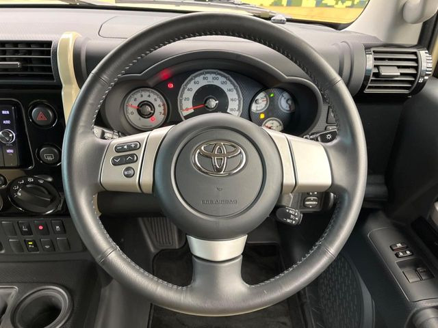 �y�����v�����X�e�A�����O�z�㎿�Ȋv���g�p���邱�ƂŁA��ɂ����������݂ƂĂ��^�]���₷���n���h���ł���