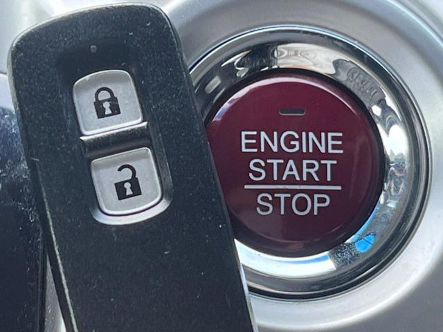 �yHonda�X�}�[�g�L�[�z�J�o����|�P�b�g�ɓ��ꂽ�܂܂ł��h�A�̎{���E�������\�ȃX�}�[�g�L�[�𑕔��B�G���W���̃I���E�I�t�����J�M�����o���K�v����������Ƃ��Ă��֗��ł���