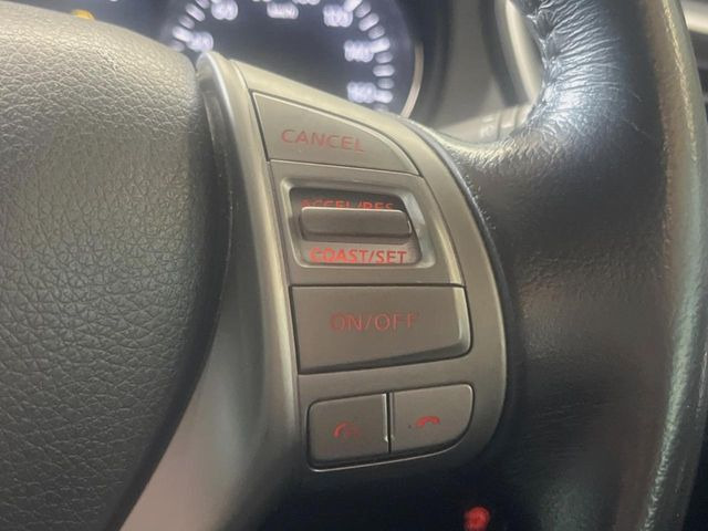 �y�N���[�Y�R���g���[���z�������H�����N���N���s�B�A�N�Z���𗣂��Ă���葬�x�ő��s���ł��A�������^�]���̕��S���y��!�����E�������ȒP�ȃX�C�b�`����Œ����ł��܂��B