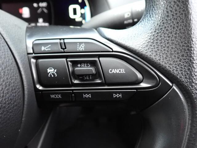 �y�N���[�Y�R���g���[���z�������H�ł̒��������s���y�Ɂ�A�N�Z���y�_���𓥂܂��Ɏԑ������ɕۂ��Ƃ��\�ł��B�O���̎ԗ������m���ĎԊԂ�ۂ悤�ɑ��x���߂��Ă���܂�!!