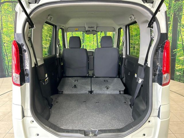 ���i�̂���������ʋ΁A���}���ɏ\���ȉ׎��X�y�[�X���m�ۂ��Ă���܂��B�Z�J���h�V�[�g��|���ƁA�傫�ȉו��̐ύڂ��\�ł���