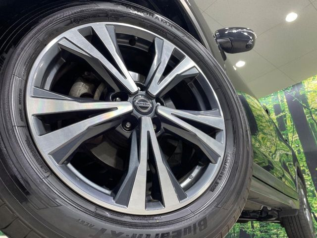 �y����18�C���`�A���~�z�C�[���z�O�ςɃ}�b�`���������A���~�z�C�[���𑕒����Ă���܂��B�e��ЊO�A���~�z�C�[����A�X�^�b�h���X�^�C�����戵�����Ă���܂��B���񂲑��k����������