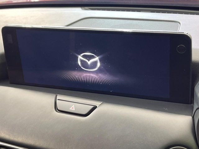 �y12.3�C���`�}�c�_�R�l�N�g�z�ԓ��̕��͋C�Ƀ}�b�`������^�f�B�X�v���C�B�X�}�z�ڑ��ł̃i�r�g�p��Bluetooth�Đ����A�l�X�ȋ@�\���y���߂܂��B�����I�ȃ_�C�������삪�\�ŁA�g��������ǍD�ł��B