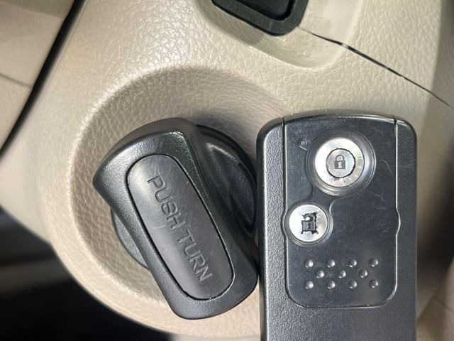 �yHonda�X�}�[�g�L�[�z�J�o����|�P�b�g�ɓ��ꂽ�܂܂ł��G���W���̃I���E�I�t�����J�M�����o���K�v����������Ƃ��Ă��֗��ł���