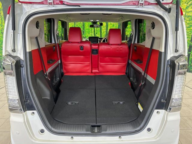 ���i�̂���������ʋ΁A���}���ɏ\���ȉ׎��X�y�[�X���m�ۂ��Ă���܂��B�Z�J���h�V�[�g��|���ƁA�傫�ȉו��̐ύڂ��\�ł���