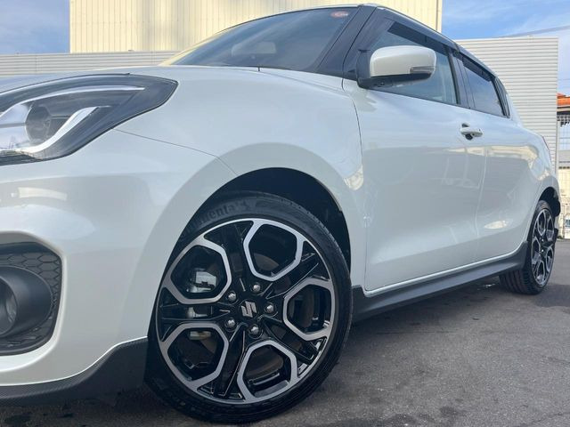 �y����17�C���`�A���~�z�C�[���z�O�ςɃ}�b�`���������A���~�z�C�[���𑕒����Ă���܂��B�e��ЊO�A���~�z�C�[����A�X�^�b�h���X�^�C�����戵�����Ă���܂��B���񂲑��k����������