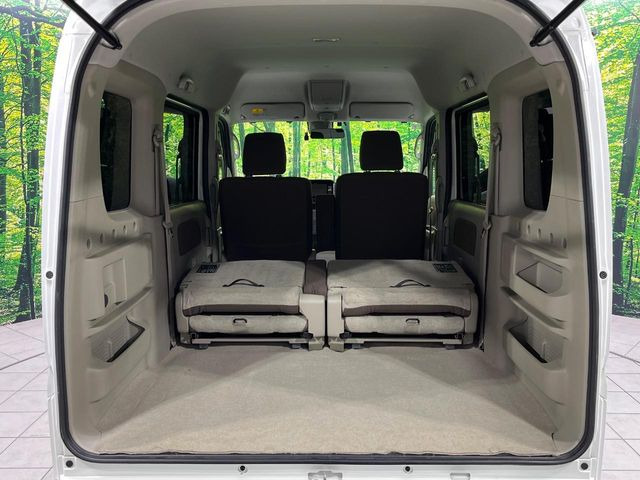 ���i�̂���������ʋ΁A���}���ɏ\���ȉ׎��X�y�[�X���m�ۂ��Ă���܂��B�Z�J���h�V�[�g��|���ƁA�傫�ȉו��̐ύڂ��\�ł���