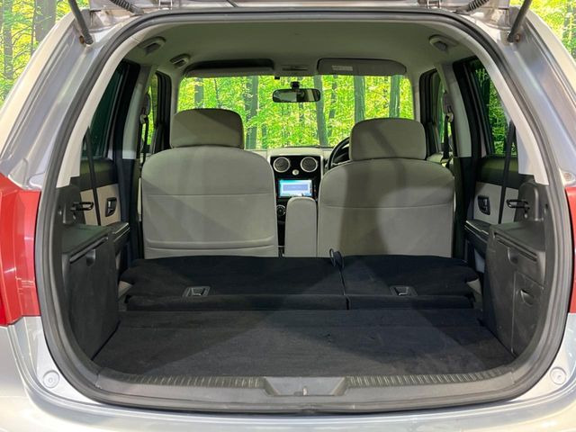 ���i�̂���������ʋ΁A���}���ɏ\���ȉ׎��X�y�[�X���m�ۂ��Ă���܂��B�Z�J���h�V�[�g��|���ƁA�傫�ȉו��̐ύڂ��\�ł���