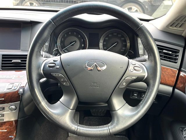 �y�����v�����X�e�A�����O�z�㎿�Ȋv���g�p���邱�ƂŁA��ɂ����������݂ƂĂ��^�]���₷���n���h���ł���