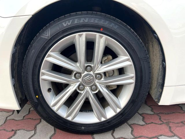 �y����17�C���`�A���~�z�C�[���z�O�ςɃ}�b�`���������A���~�z�C�[���𑕒����Ă���܂��B�e��ЊO�A���~�z�C�[����A�X�^�b�h���X�^�C�����戵�����Ă���܂��B���񂲑��k����������