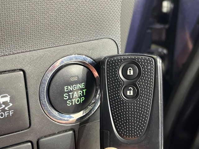 �y�L�[�t���[�V�X�e���z�J�o����|�P�b�g�ɓ��ꂽ�܂܂ł��h�A�̎{���E�������\�ȃX�}�[�g�L�[�𑕔��B�G���W���̃I���E�I�t�����J�M�����o���K�v����������Ƃ��Ă��֗��ł���