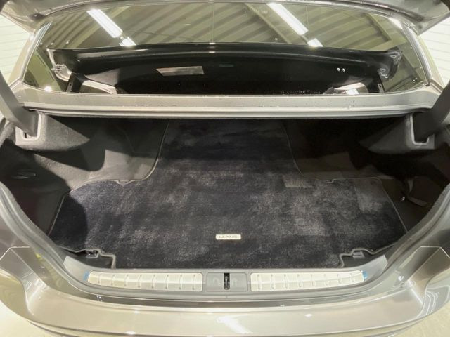 普段のお買い物や通勤、送迎等に十分な荷室スペースを確保しております。