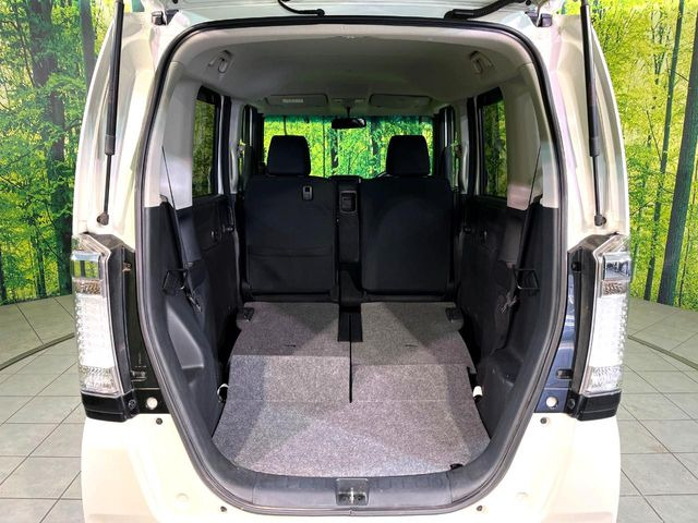 ���i�̂���������ʋ΁A���}���ɏ\���ȉ׎��X�y�[�X���m�ۂ��Ă���܂��B�Z�J���h�V�[�g��|���ƁA�傫�ȉו��̐ύڂ��\�ł���