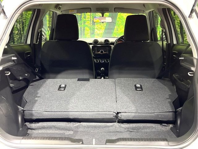 ���i�̂���������ʋ΁A���}���ɏ\���ȉ׎��X�y�[�X���m�ۂ��Ă���܂��B�Z�J���h�V�[�g��|���ƁA�傫�ȉו��̐ύڂ��\�ł���