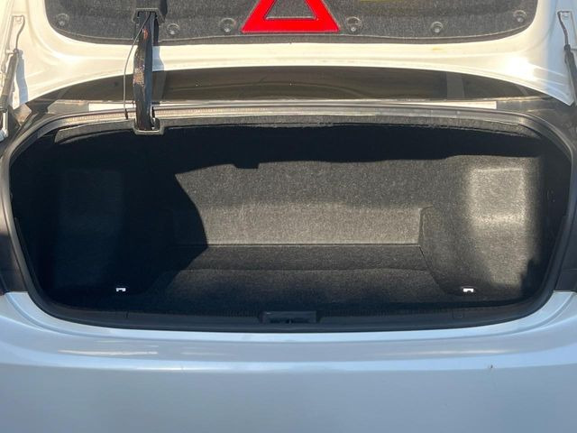 ���i�̂���������ʋ΁A���}���ɏ\���ȉ׎��X�y�[�X���m�ۂ��Ă���܂��B